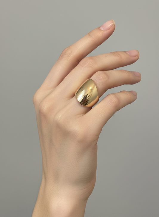 Anillo ancho bombé de acero con baño de oro 18K, acabado espejo