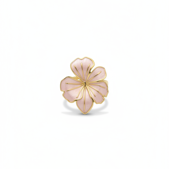 Anillo ajustable con flor esmaltada rosa palo y baño de oro 18K