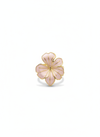 Anillo ajustable con flor esmaltada rosa palo y baño de oro 18K