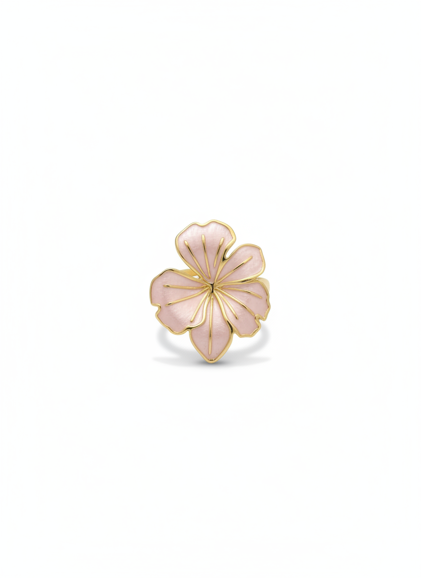 Anillo ajustable con flor esmaltada rosa palo y baño de oro 18K