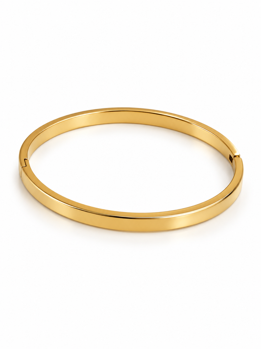 Pulsera Esbelta Dorada BRAVATA, detalle 1: pulsera rígida de sección rectangular con cierre invisible