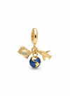 Charm dorado con globo azul, cámara con circonita y avión en acero con baño de oro 18K