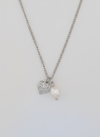 Collar Amor con colgante de corazón grabado y perla natural irregular en acero inoxidable plateado
