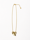Collar Avelon dorado con colgante de corazón irregular y cadena fina de BRAVATA.