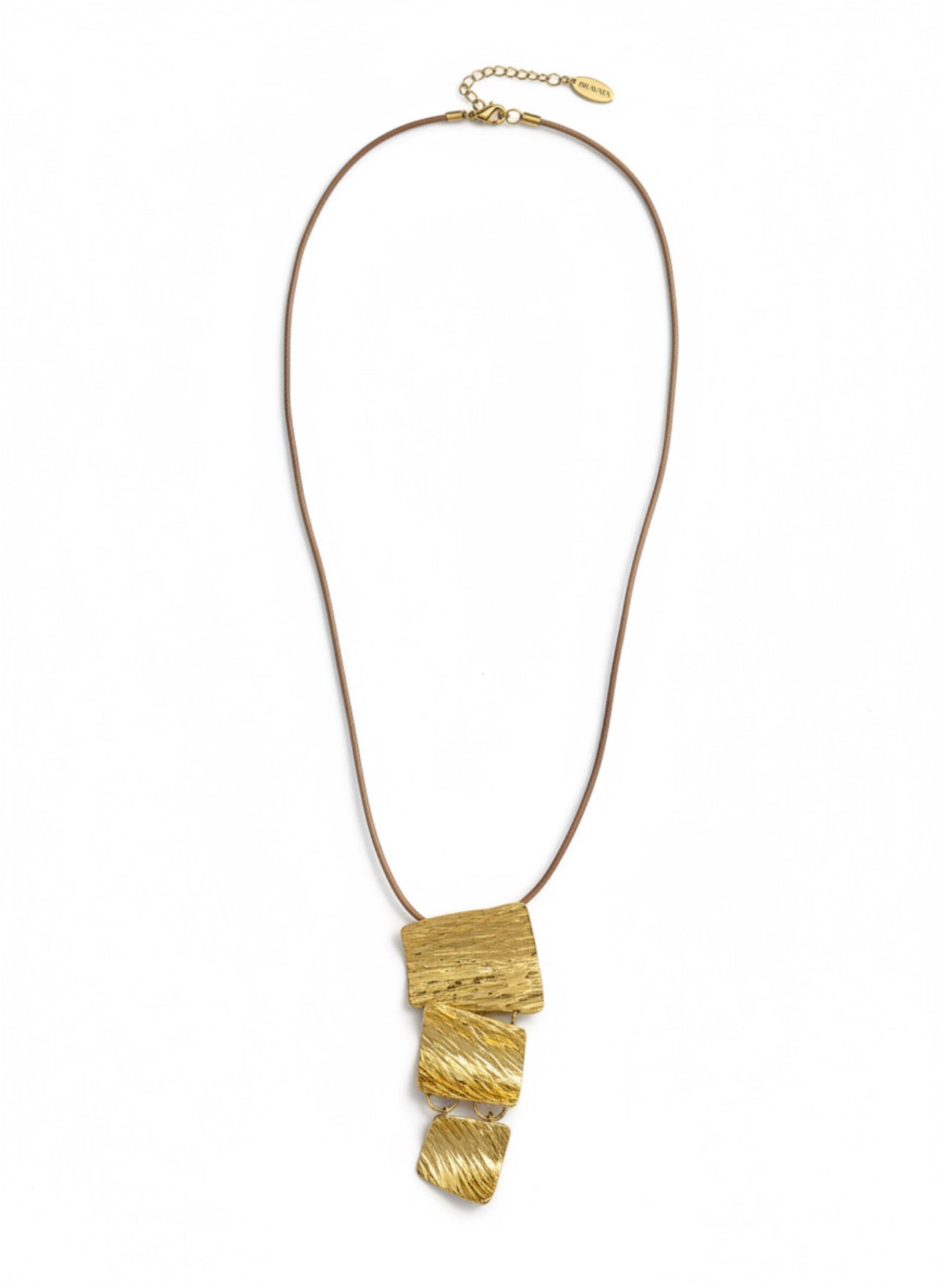 Collar largo en cordón marrón con tres placas doradas texturizadas acabado martelé