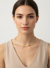 Collar Morena dorado en acero inoxidable con baño de oro de 18K (PVD) sobre modelo