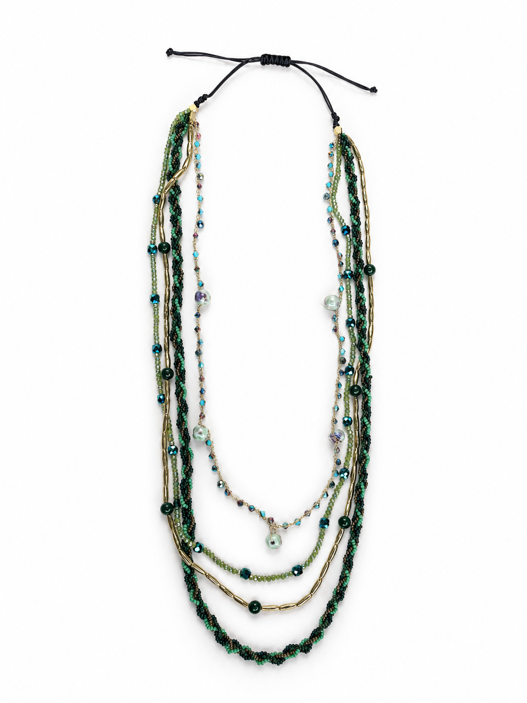 Collar Varda verde multicapa con cuentas, detalles dorados y cierre ajustable de BRAVATA.