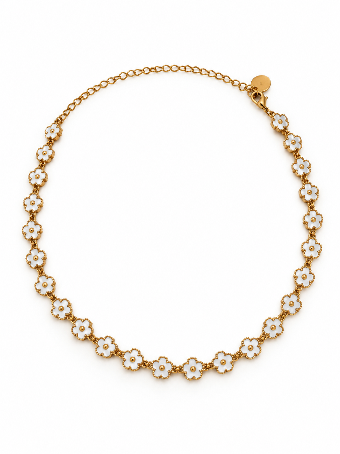 Collar Primavera Rubí BRAVATA, cadena con eslabones pequeños y flores de cinco pétalos en color blanco con centro redondo dorado, unidas entre sí 