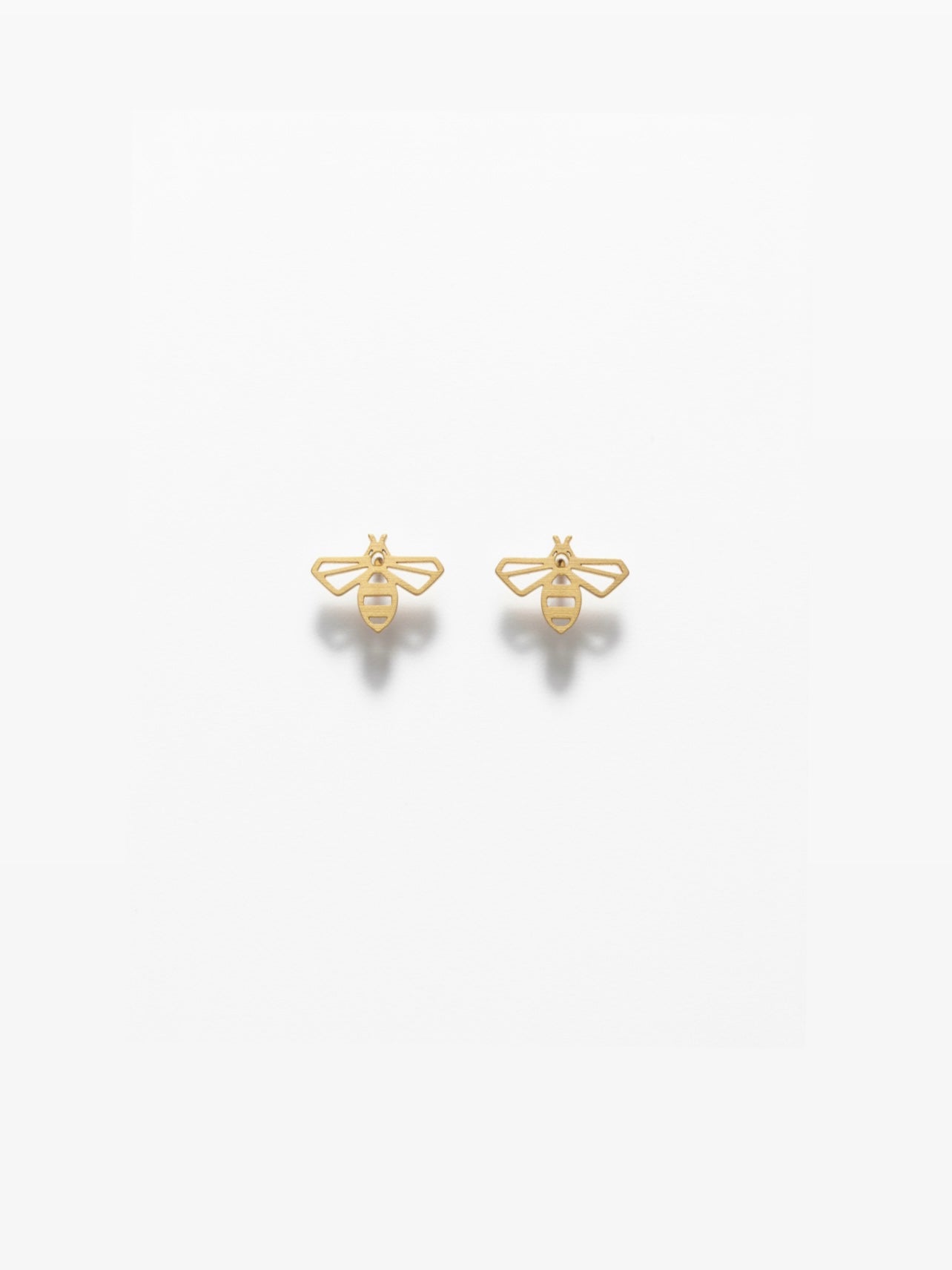 Pendientes mini dorados con silueta de abeja calada (modelo Abeja Mini)