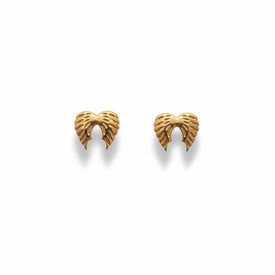 Pendientes mini dorados con alas texturadas formando corazón (modelo Alas Mini)