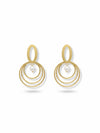 Pendientes dorados con triple aro concéntrico y perla blanca; pieza superior oval texturada (modelo Armonía Perla)