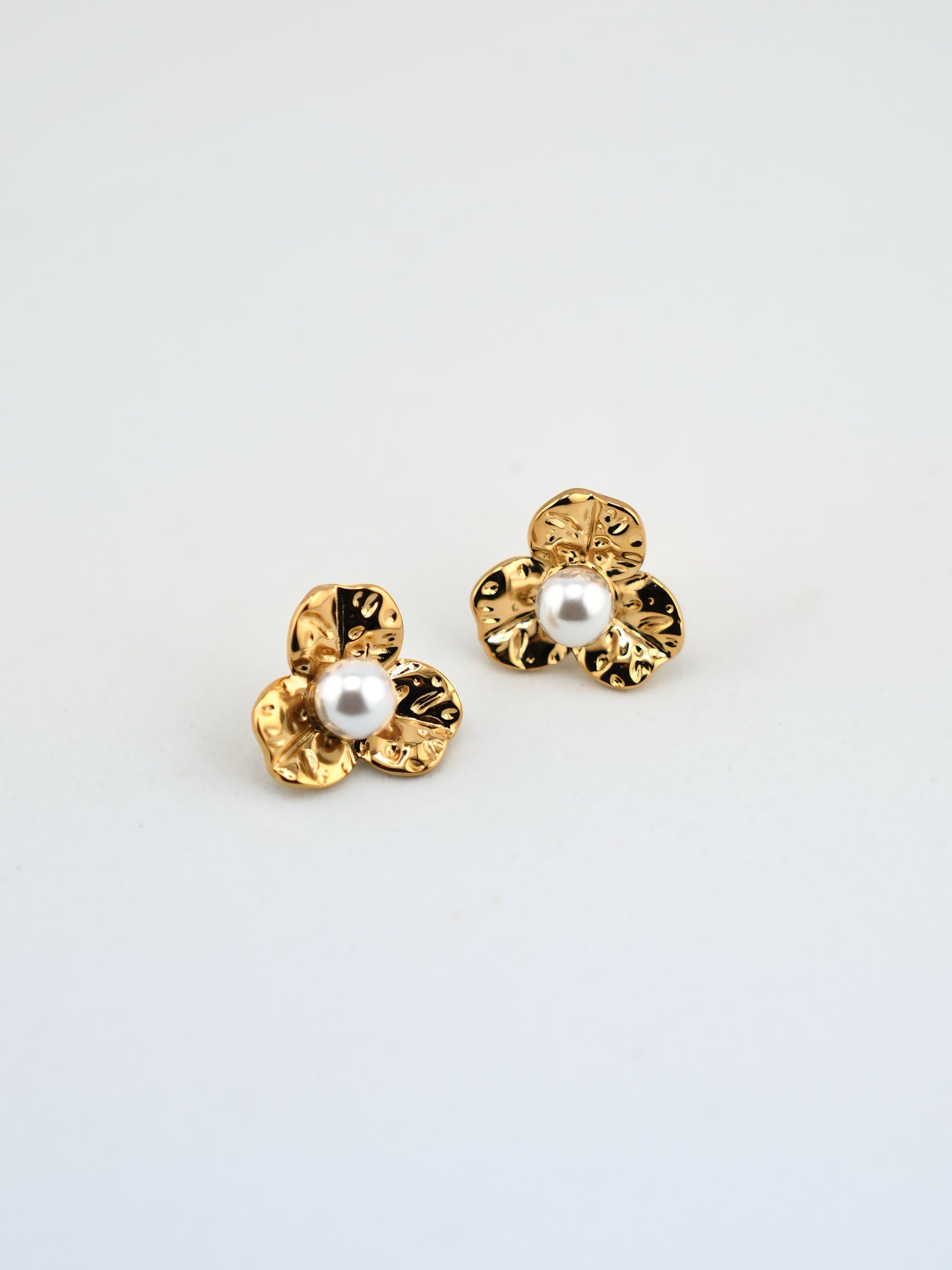 Pendientes Flor de Marea dorados en acero inoxidable con baño de oro 18K (PVD)