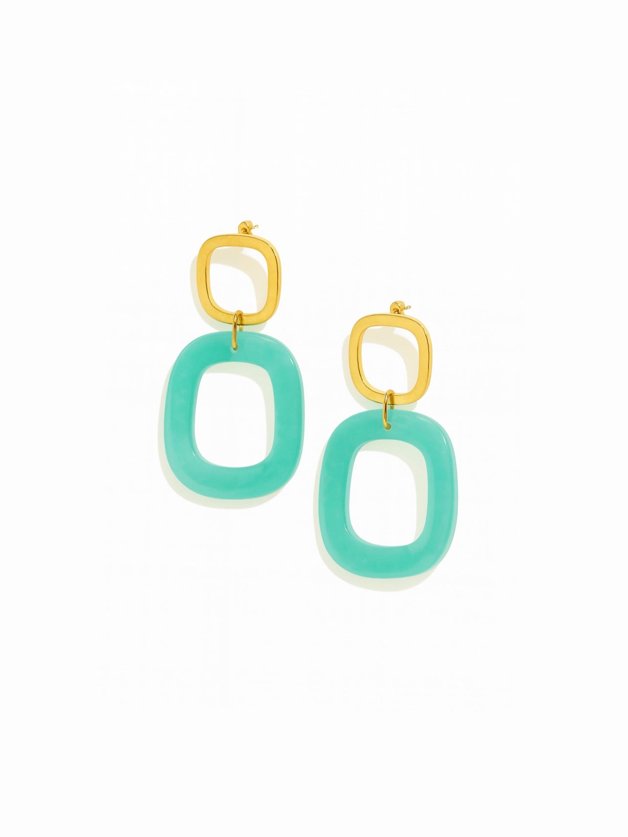 Pendientes dorados con aro grande verde agua en resina (modelo Laguna Aqua)