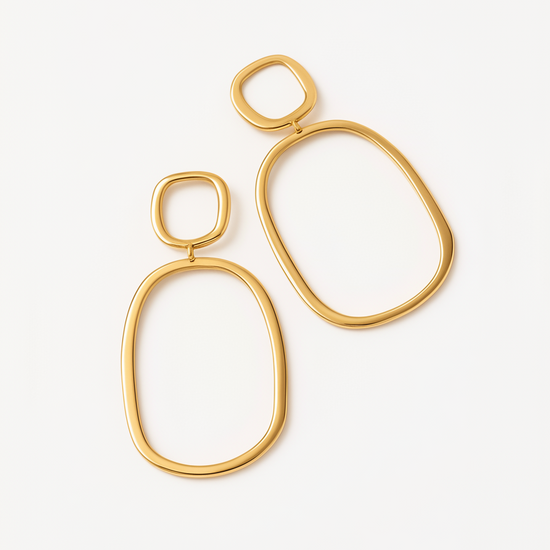 Pendientes Lena geométricos disponibles en dorado y plateado