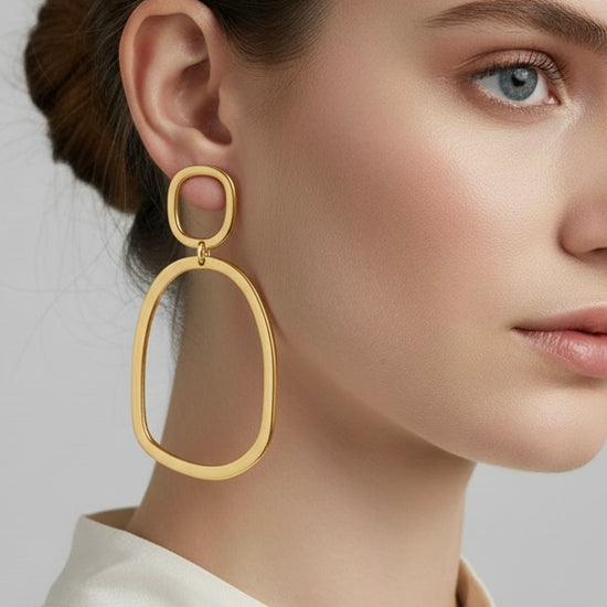 Pendientes Lena geométricos disponibles en dorado y plateado