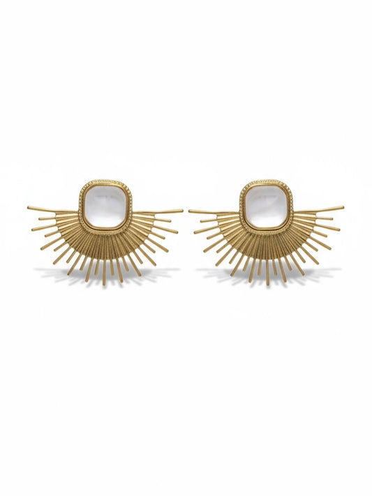 Pendientes Solsticio de Nácar Bravata dorados, diseño radial con nácar y acabado elegante