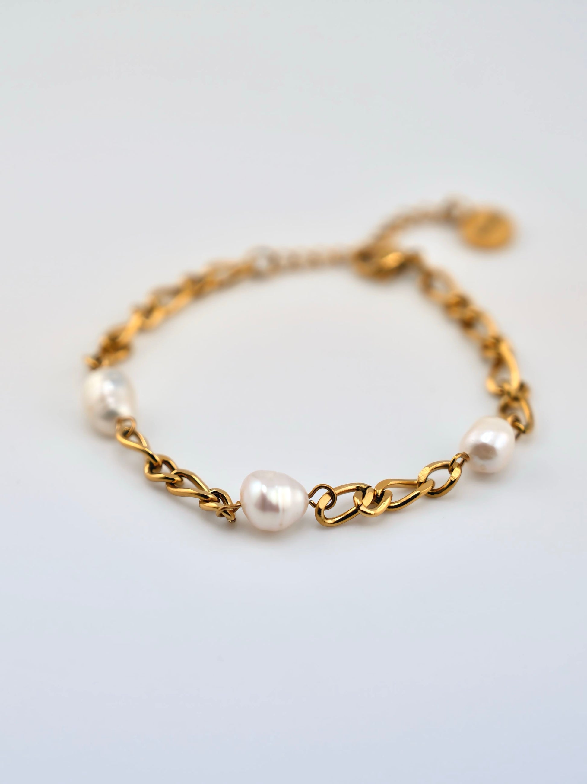 Pulsera Solara dorada en acero inoxidable con baño de oro 18K (PVD)