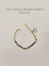 Pulsera morada con cuentas y detalles dorados con cápsula de recuerdos opcional Bravata