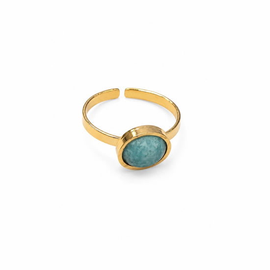 Anillo Arven dorado ajustable con piedra circular turquesa y engaste liso de BRAVATA.
