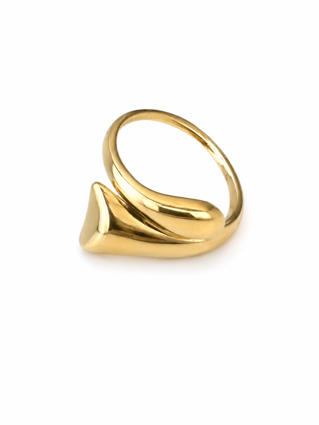 Anillo dorado de diseño orgánico y minimalista de BRAVATA