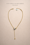 Collar dorado ajustable con bola texturizada central y cápsula de recuerdos opcional Bravata
