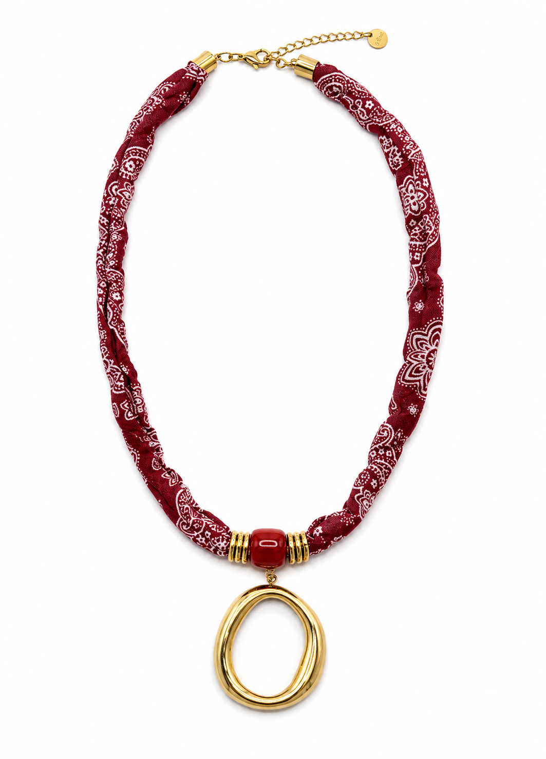 Collar Amalfi rojo de pañuelo estampado con colgante ovalado dorado y detalle central rojo de BRAVATA.
