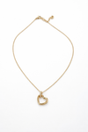 Collar de mujer en dorado con colgante de corazón diseño elegante y minimalista