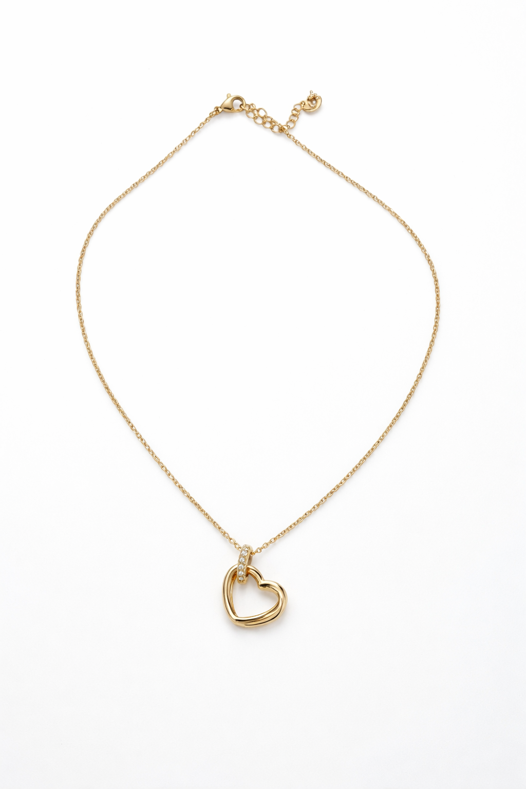 Collar de mujer en dorado con colgante de corazón diseño elegante y minimalista
