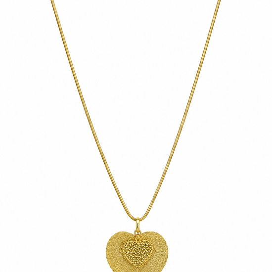 Collar dorado para mujer con colgante en forma de hoja corazón y detalle de corazón texturizado de BRAVATA