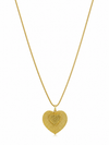 Collar dorado para mujer con colgante en forma de hoja corazón y detalle de corazón texturizado de BRAVATA