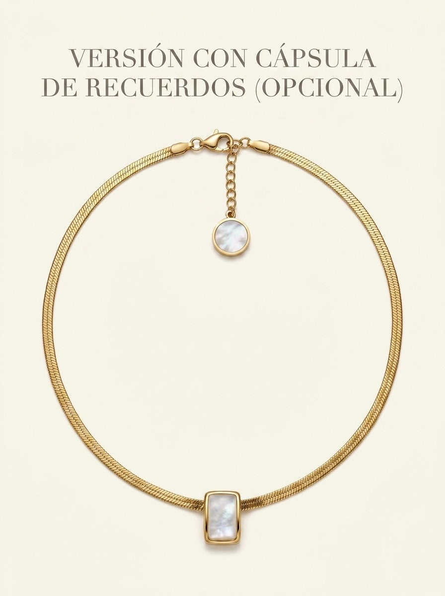 Collar dorado de cadena plana con colgante rectangular y opción de cápsula de recuerdos Bravata
