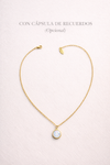 Collar dorado con cápsula de recuerdos Bravata con colgante personalizable