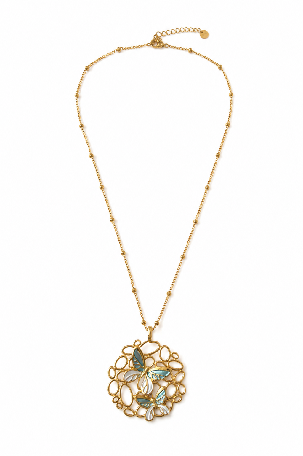 Collar dorado con colgante circular de mariposas esmaltadas de BRAVATA