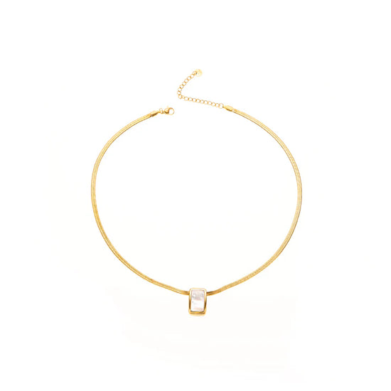 Collar dorado minimalista con piedra blanca rectangular para mujer