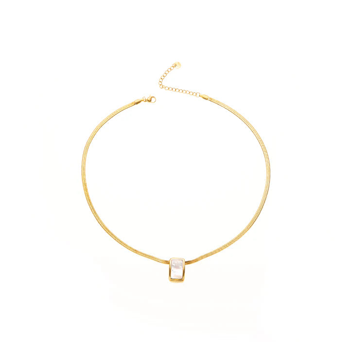 Collar dorado minimalista con piedra blanca rectangular para mujer