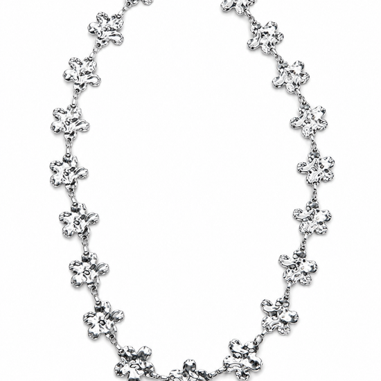Collar Fiorella plateado con flores irregulares de acabado texturizado y cadena ajustable de BRAVATA.