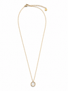 Collar Lúa dorado de cadena fina con colgante circular de piedra blanca de BRAVATA.