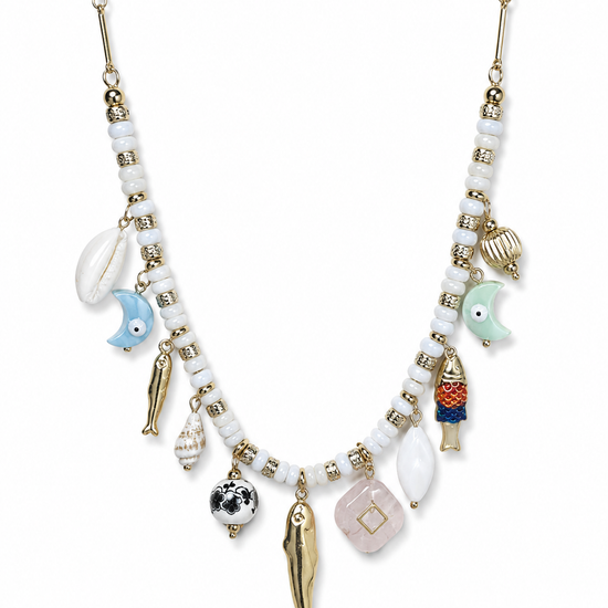 Collar dorado con abalorios marineros, peces, conchas y charms de colores para mujer