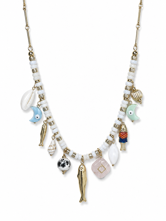 Collar dorado con abalorios marineros, peces, conchas y charms de colores para mujer