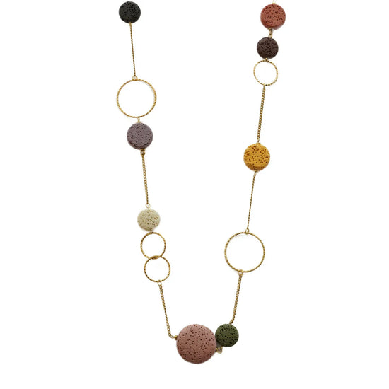 Collar minimalista de mujer con piedras naturales de colores y cadena dorada diseño elegante