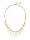 Collar Naira dorado con cadena fina y flecos colgantes de BRAVATA.