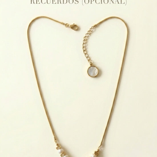Collar dorado con perlas y opción de cápsula de recuerdos Bravata