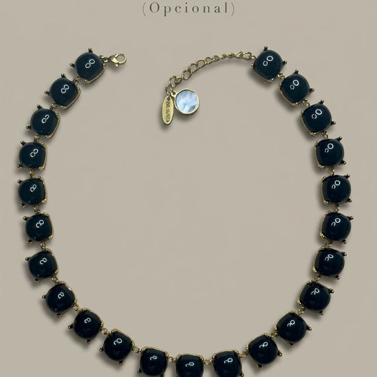 Collar dorado con piedras negras y cápsula de recuerdos opcional Bravata
