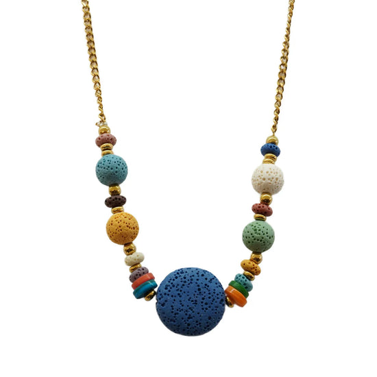 Collar de mujer con piedras volcánicas de colores y cadena dorada diseño moderno y elegante