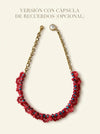 Collar rojo artesanal con detalles dorados y opción de cápsula de recuerdos Bravata