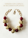 Collar rojo y dorado de gran volumen con diseño elegante y opción de cápsula de recuerdos Bravata