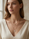 Collar triple cadena dorada con medallón y colgante Bravata