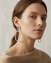 Pendientes grandes plateados de aro irregular elegantes