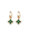 Pendientes dorados con colgante verde efecto malaquita. Un diseño elegante y sofisticado inspirado en la joyería clásica de lujo.