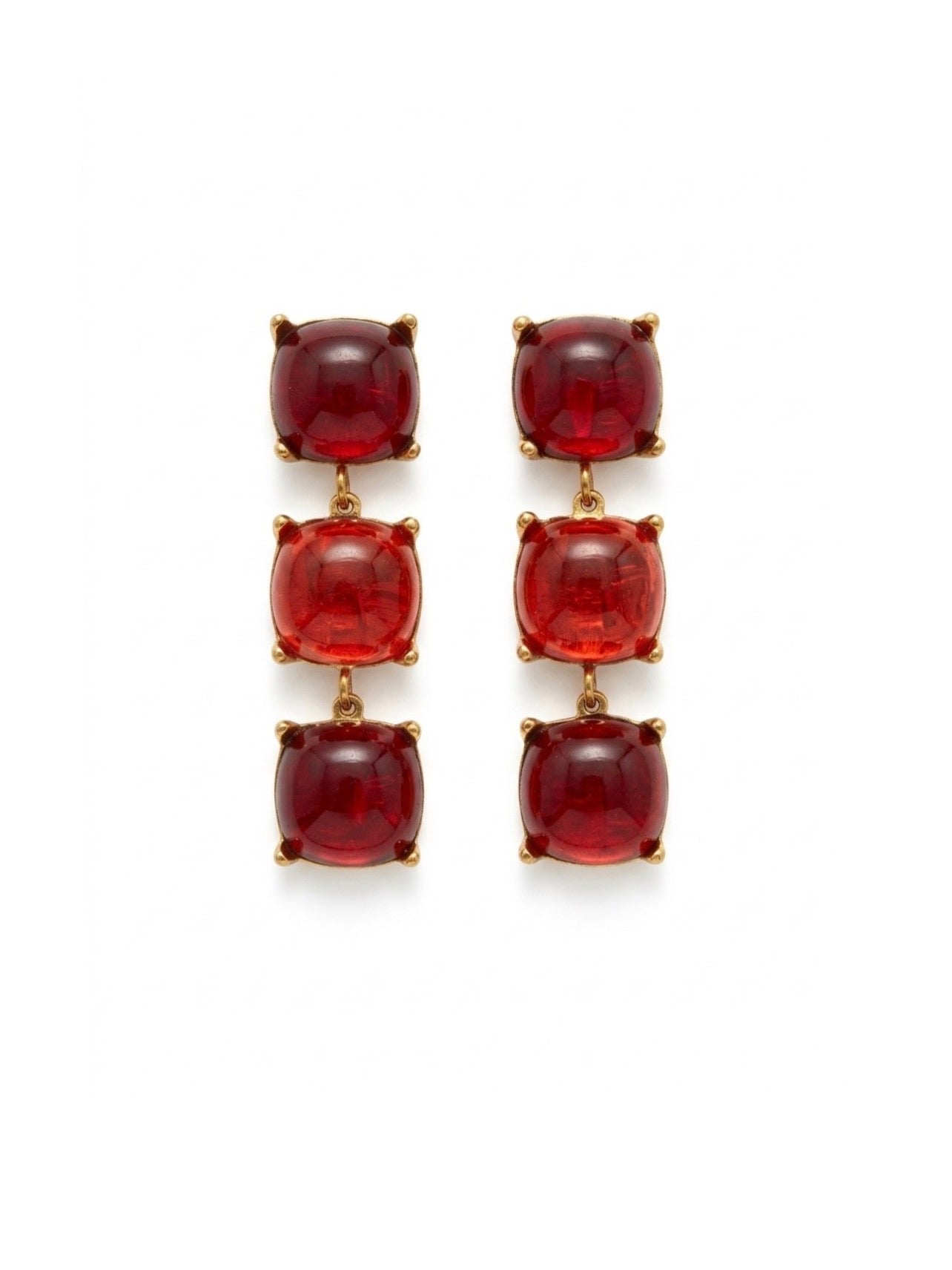 Pendientes largos dorados con piedras rojas brillantes. Un diseño elegante y sofisticado ideal para eventos, cenas o looks de noche.